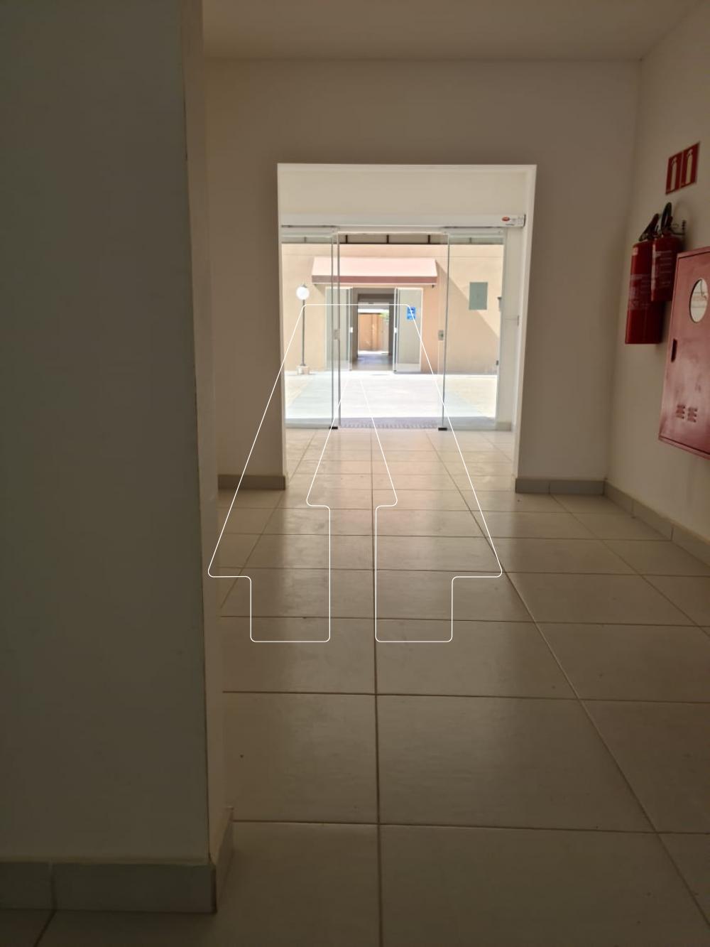 Alugar Apartamento / Padr&atilde;o em Ara&ccedil;atuba R$ 2.000,00 - Foto 12