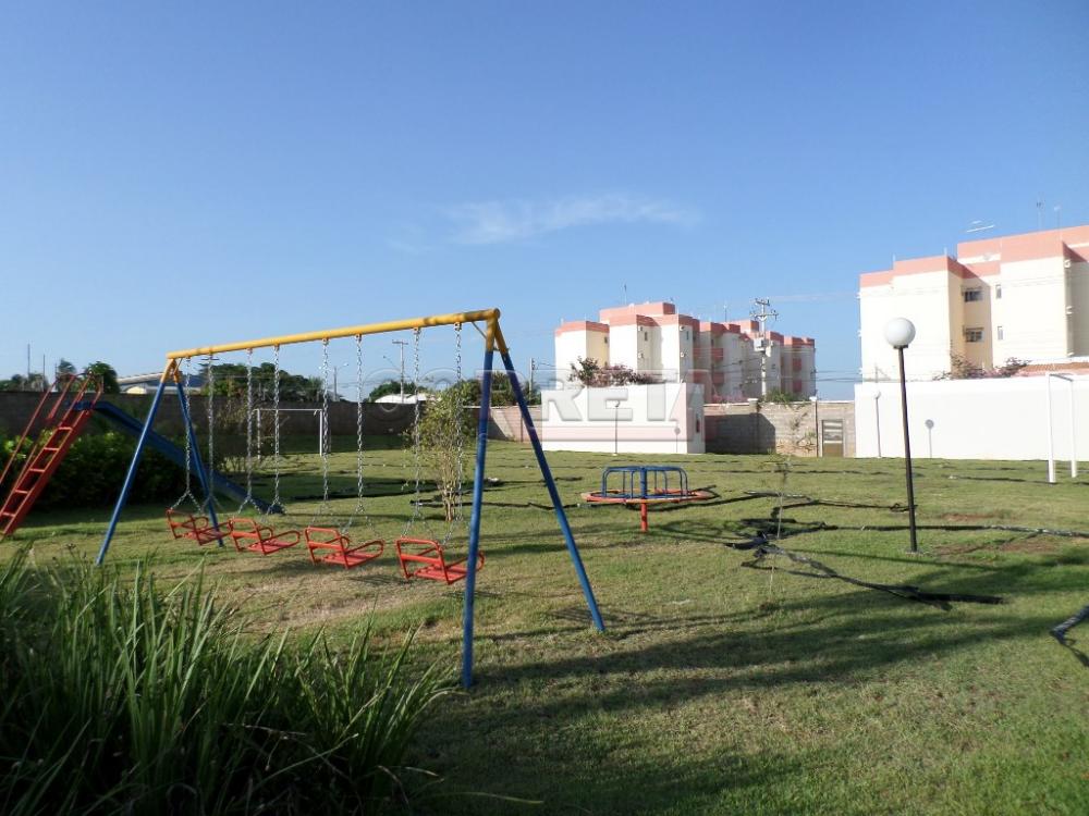 Alugar Apartamento / Padr&atilde;o em Ara&ccedil;atuba R$ 1.200,00 - Foto 16