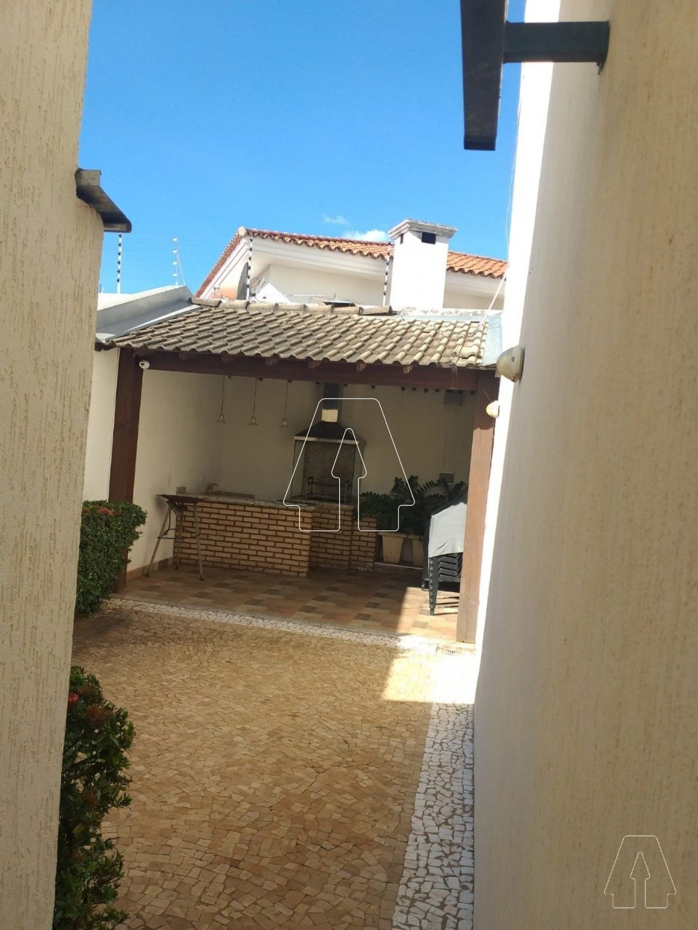 Alugar Casa / Condom&iacute;nio em Ara&ccedil;atuba R$ 1.650,00 - Foto 22