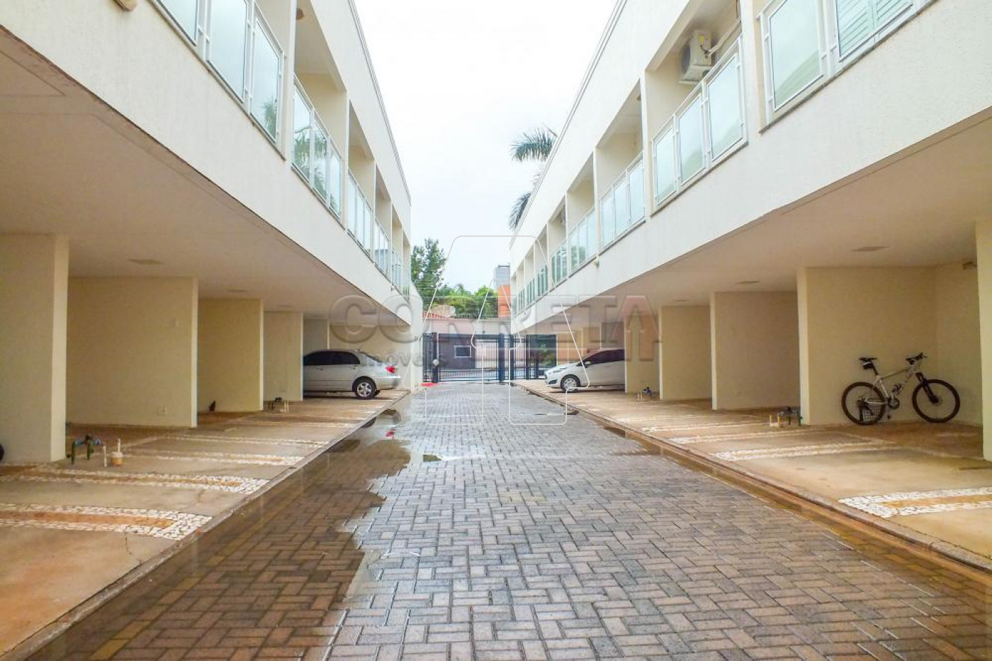 Alugar Casa / Condom&iacute;nio em Ara&ccedil;atuba R$ 1.650,00 - Foto 19