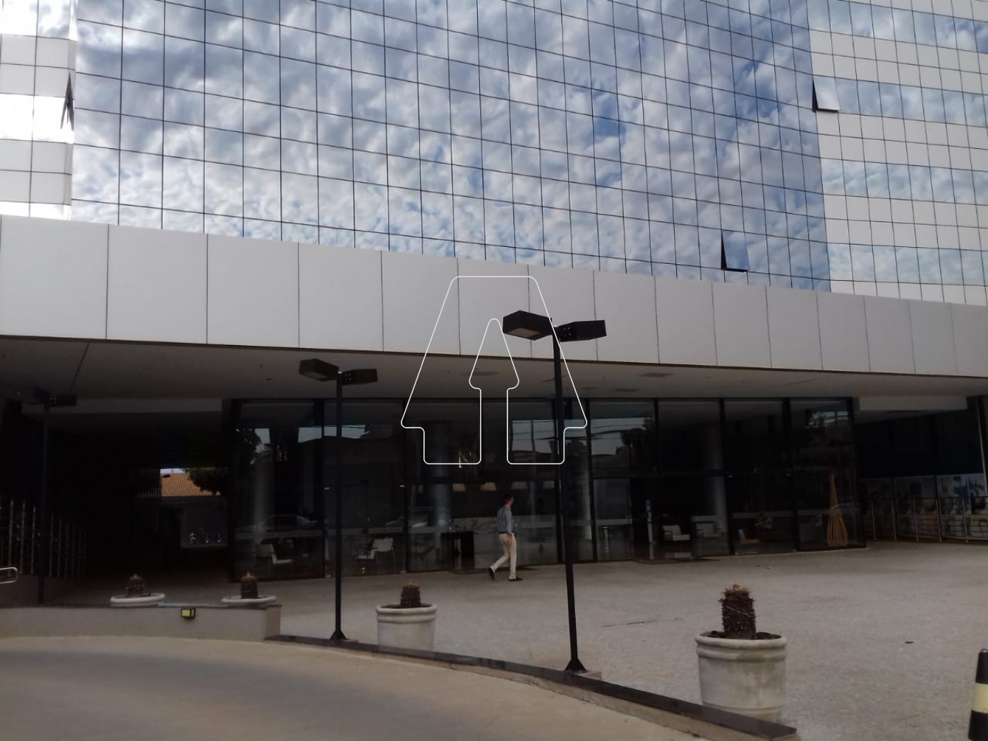 Alugar Comercial / Sala em Condom&iacute;nio em Ara&ccedil;atuba R$ 10.000,00 - Foto 16
