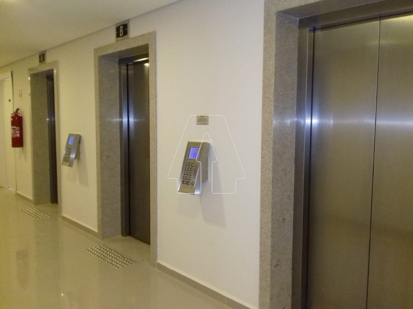 Alugar Comercial / Sala em Condom&iacute;nio em Ara&ccedil;atuba R$ 10.000,00 - Foto 21