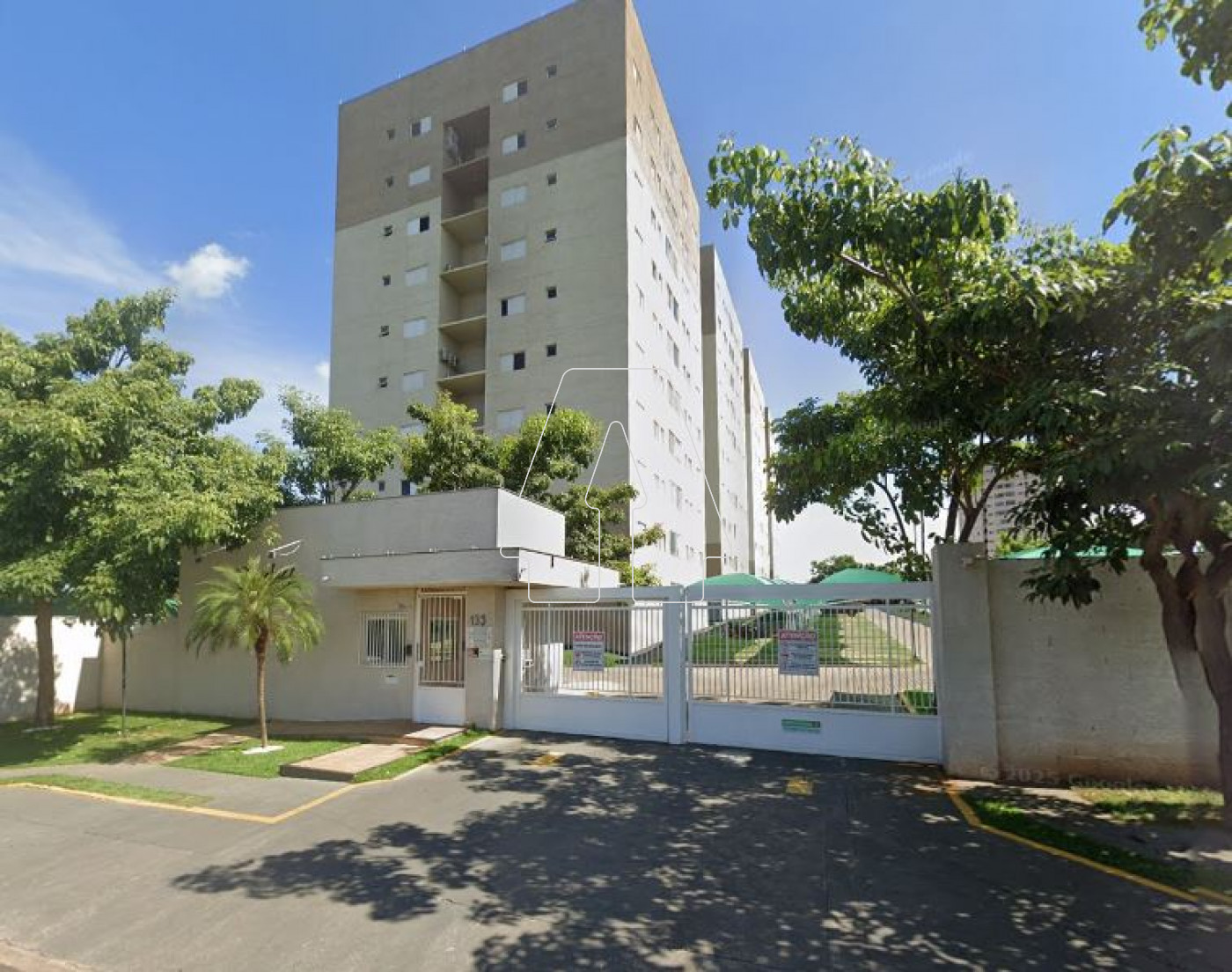 Alugar Apartamento / Padr&atilde;o em Ara&ccedil;atuba R$ 1.400,00 - Foto 12