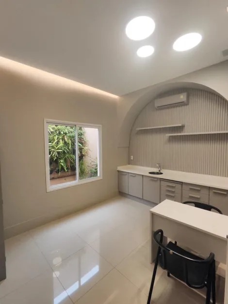 Aracatuba Centro Comercial Locacao R$ 2.800,00 Condominio R$3.000,00  5 Vagas Area construida 20.00m2