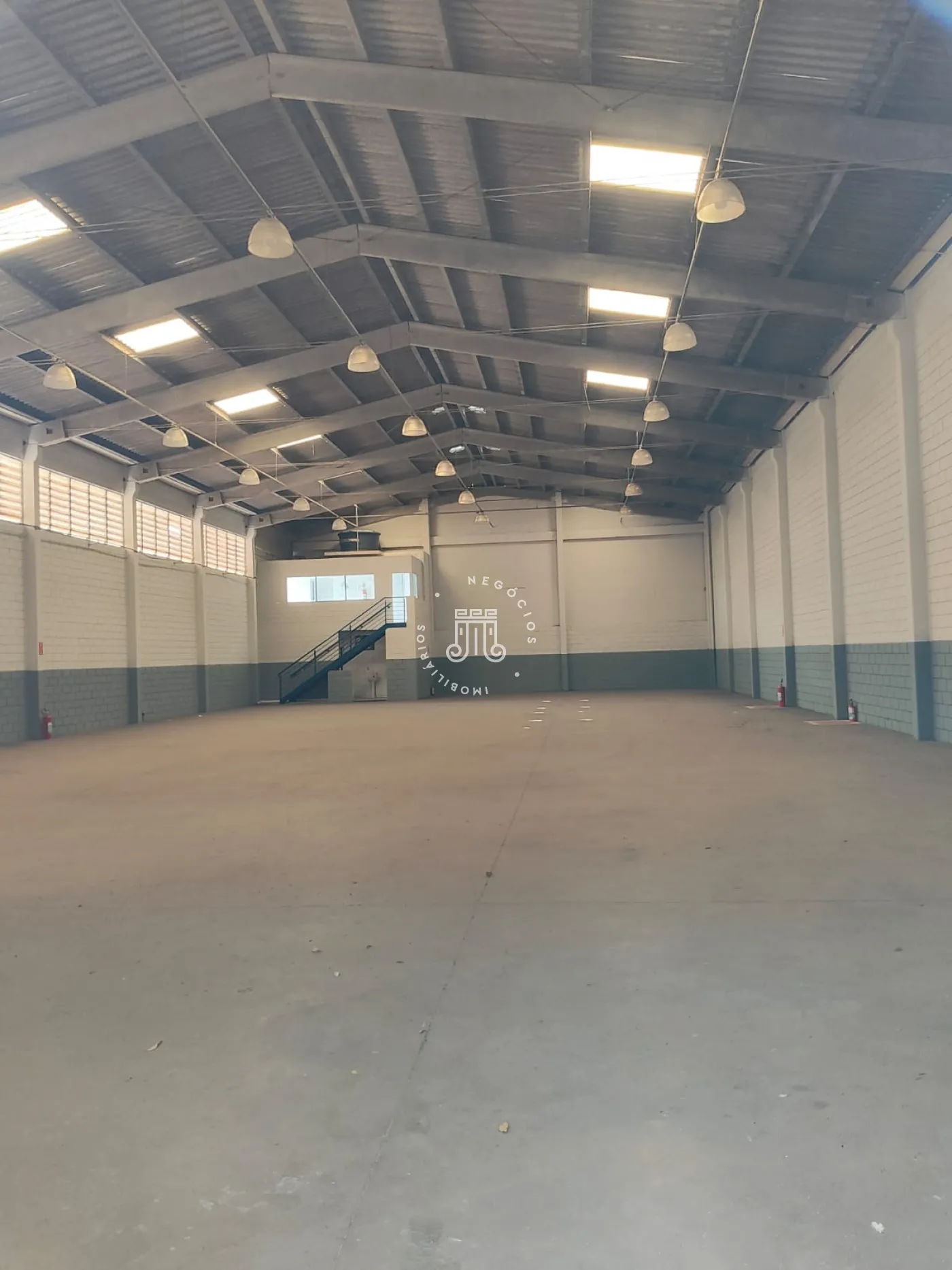 Alugar Comercial / Galp&atilde;o em V&aacute;rzea Paulista R$ 8.800,00 - Foto 14