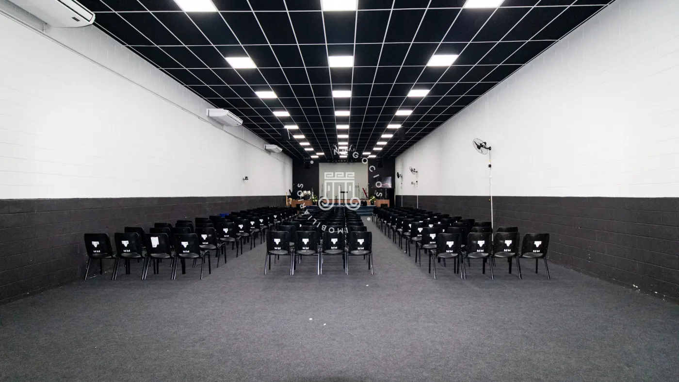 Alugar Comercial / Galp&atilde;o em V&aacute;rzea Paulista R$ 10.000,00 - Foto 3