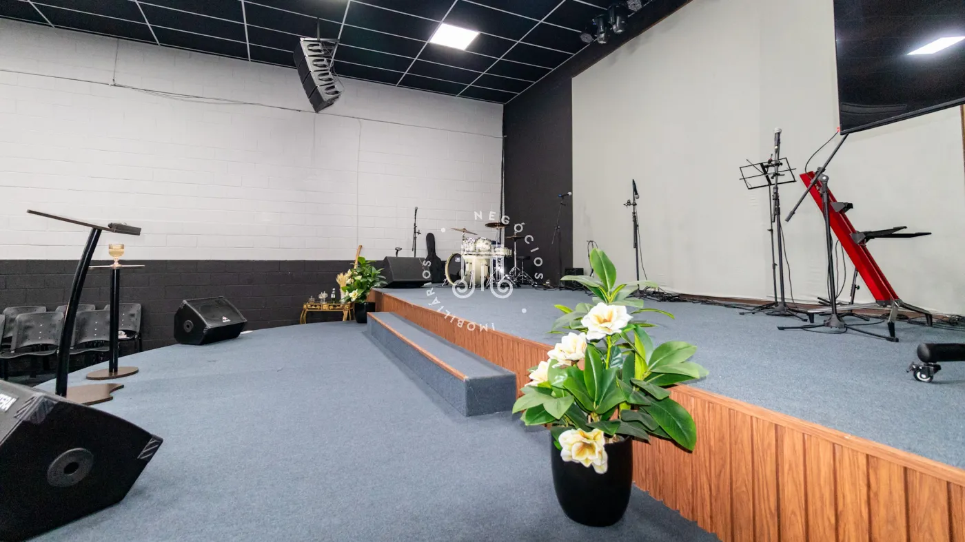 Alugar Comercial / Galp&atilde;o em V&aacute;rzea Paulista R$ 10.000,00 - Foto 10