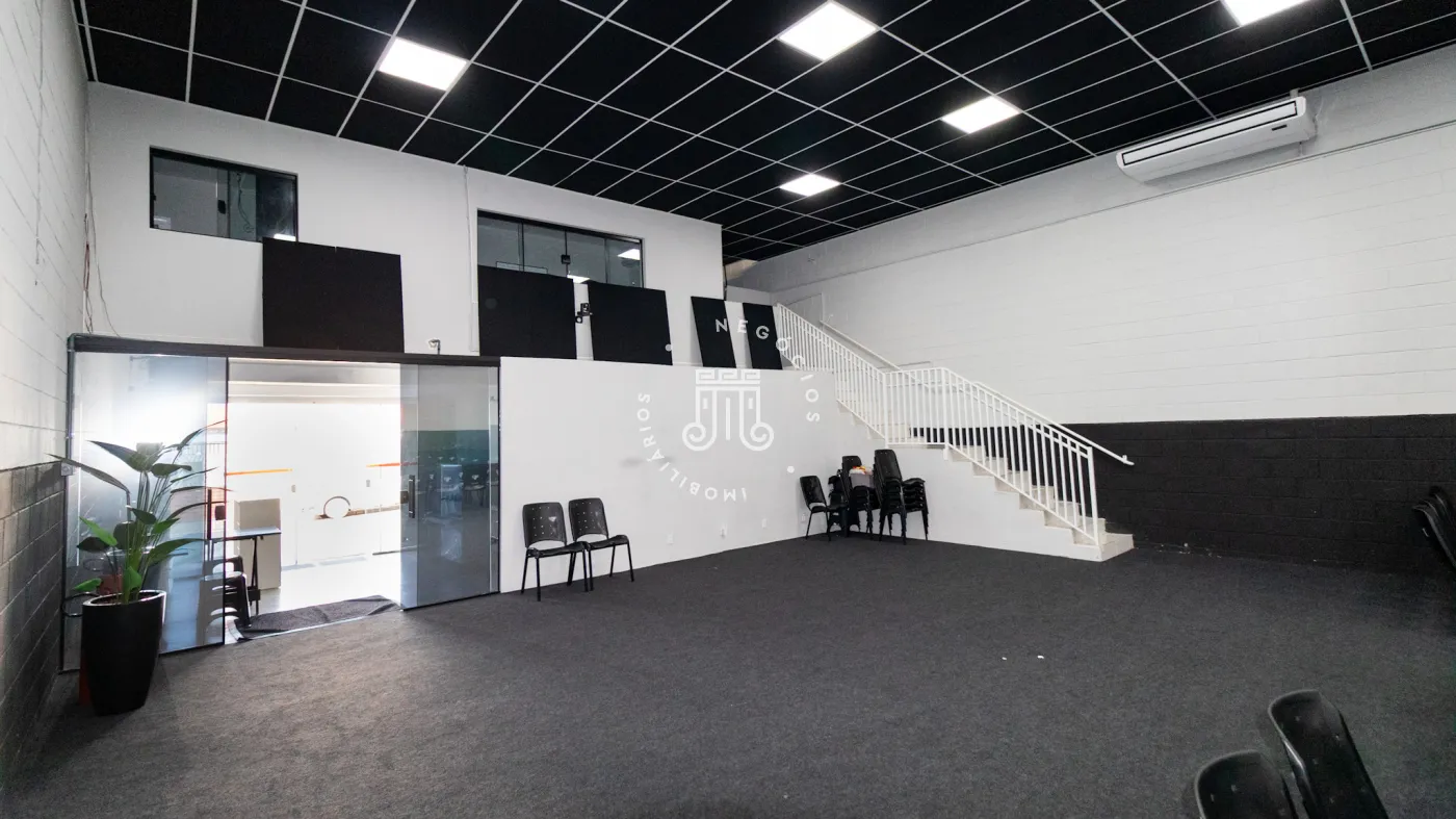 Alugar Comercial / Galp&atilde;o em V&aacute;rzea Paulista R$ 10.000,00 - Foto 11