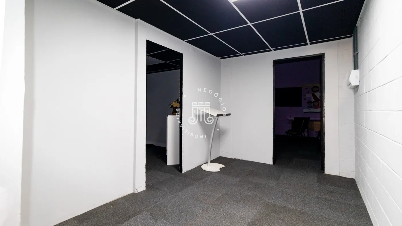 Alugar Comercial / Galp&atilde;o em V&aacute;rzea Paulista R$ 10.000,00 - Foto 17