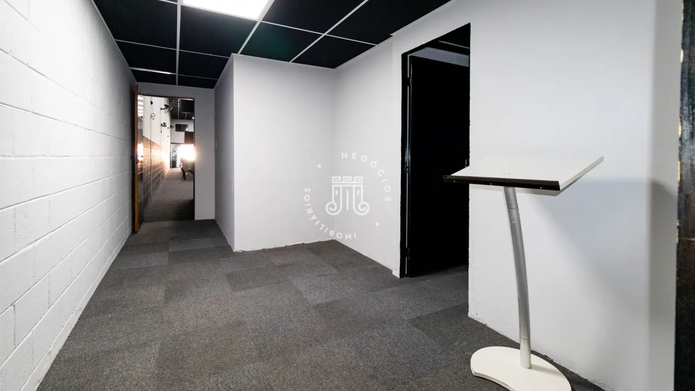 Alugar Comercial / Galp&atilde;o em V&aacute;rzea Paulista R$ 10.000,00 - Foto 18