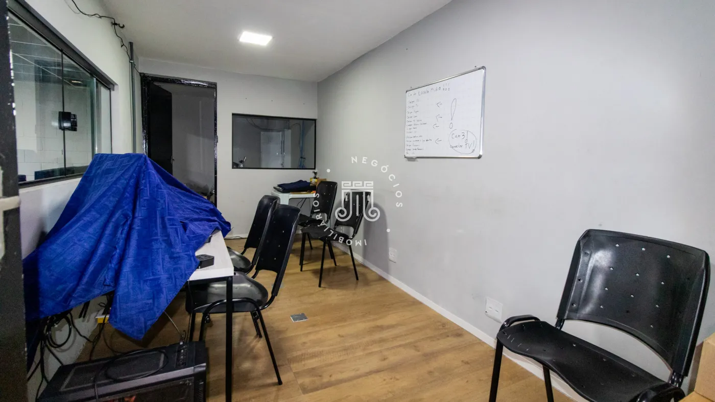 Alugar Comercial / Galp&atilde;o em V&aacute;rzea Paulista R$ 10.000,00 - Foto 31