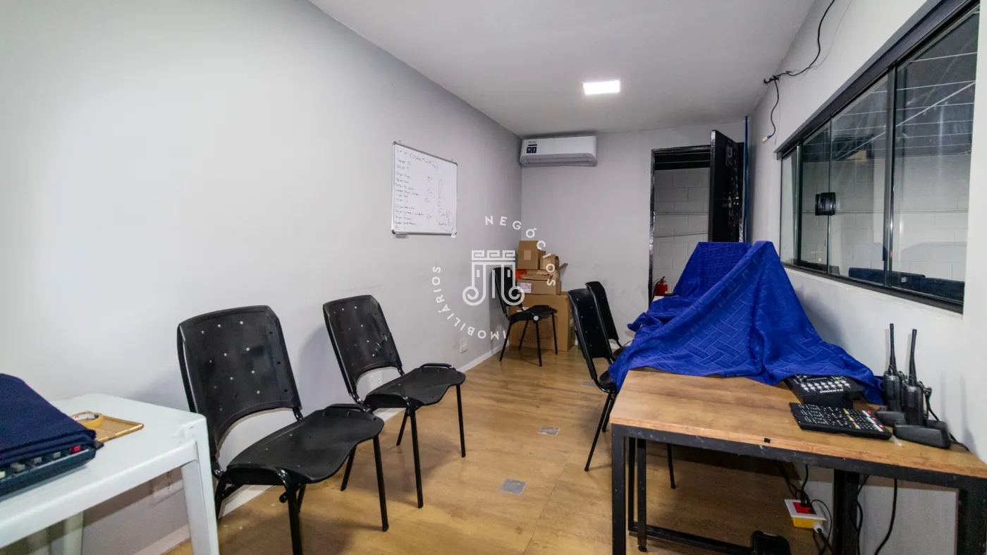 Alugar Comercial / Galp&atilde;o em V&aacute;rzea Paulista R$ 10.000,00 - Foto 32