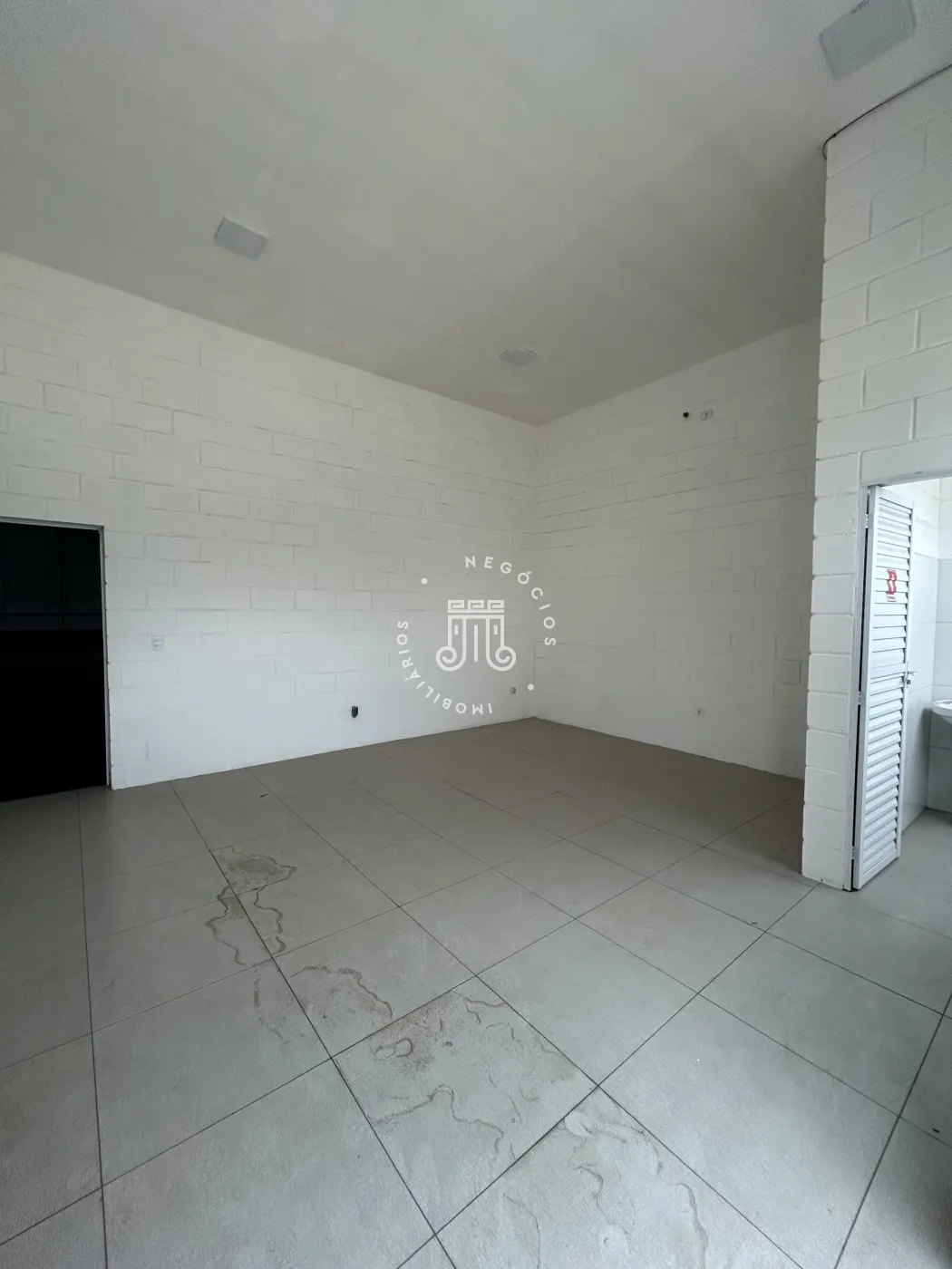 Alugar Comercial / Galpao Condominio em V&aacute;rzea Paulista R$ 35.200,00 - Foto 2