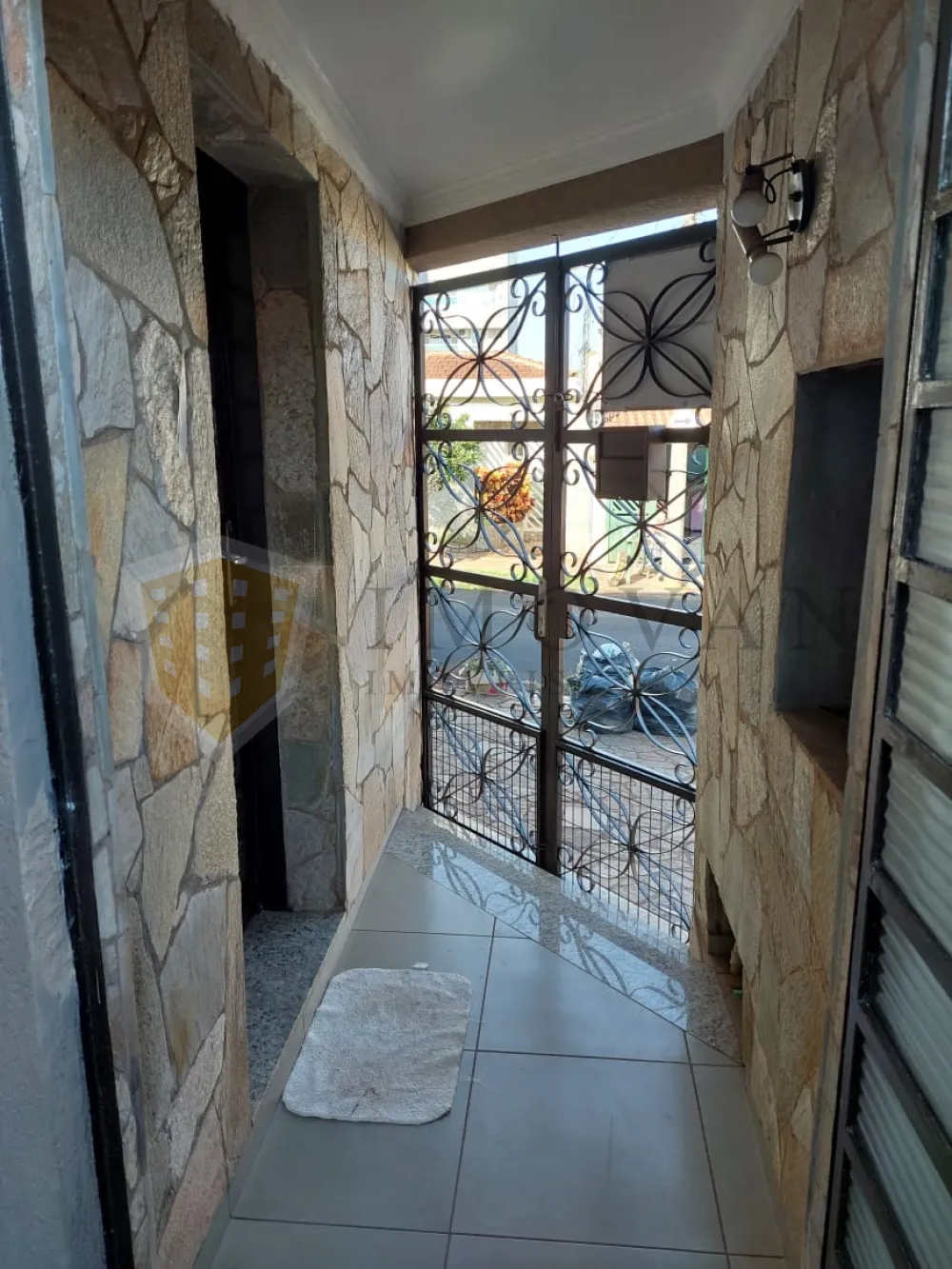 Alugar Casa / Padr&atilde;o em Ribeir&atilde;o Preto R$ 2.300,00 - Foto 3