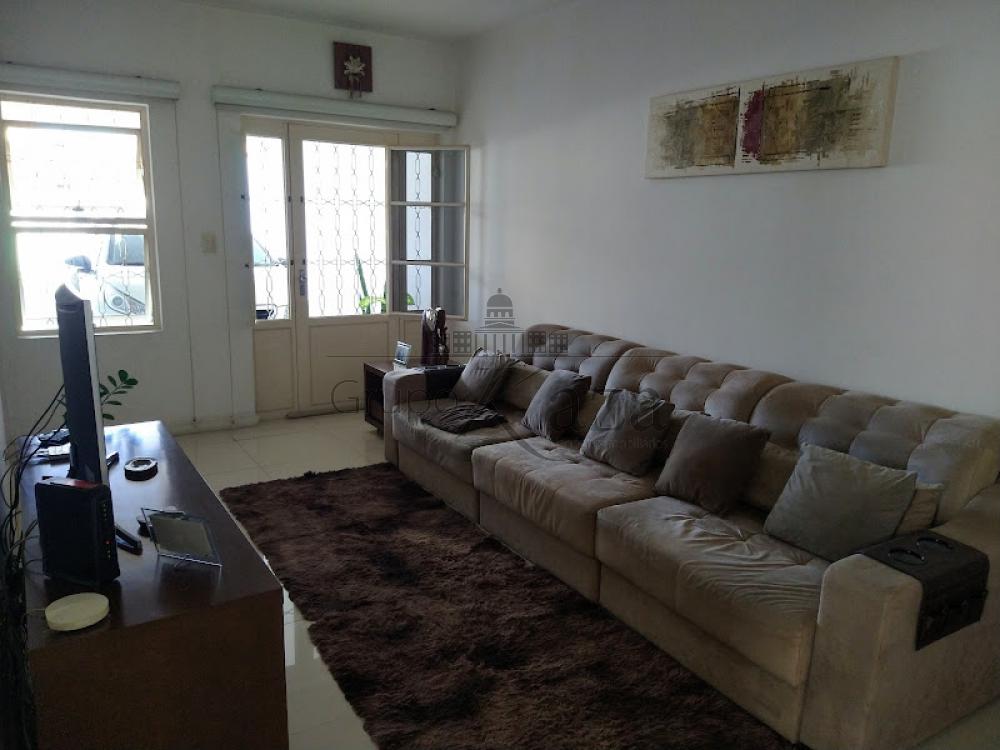 Foto 1 de Casa Padrão em Chácaras Santa Maria, Jacareí - imagem 1 Foto 1 de Casa Padrão em Chácaras Santa Maria, Jacareí - imagem 1