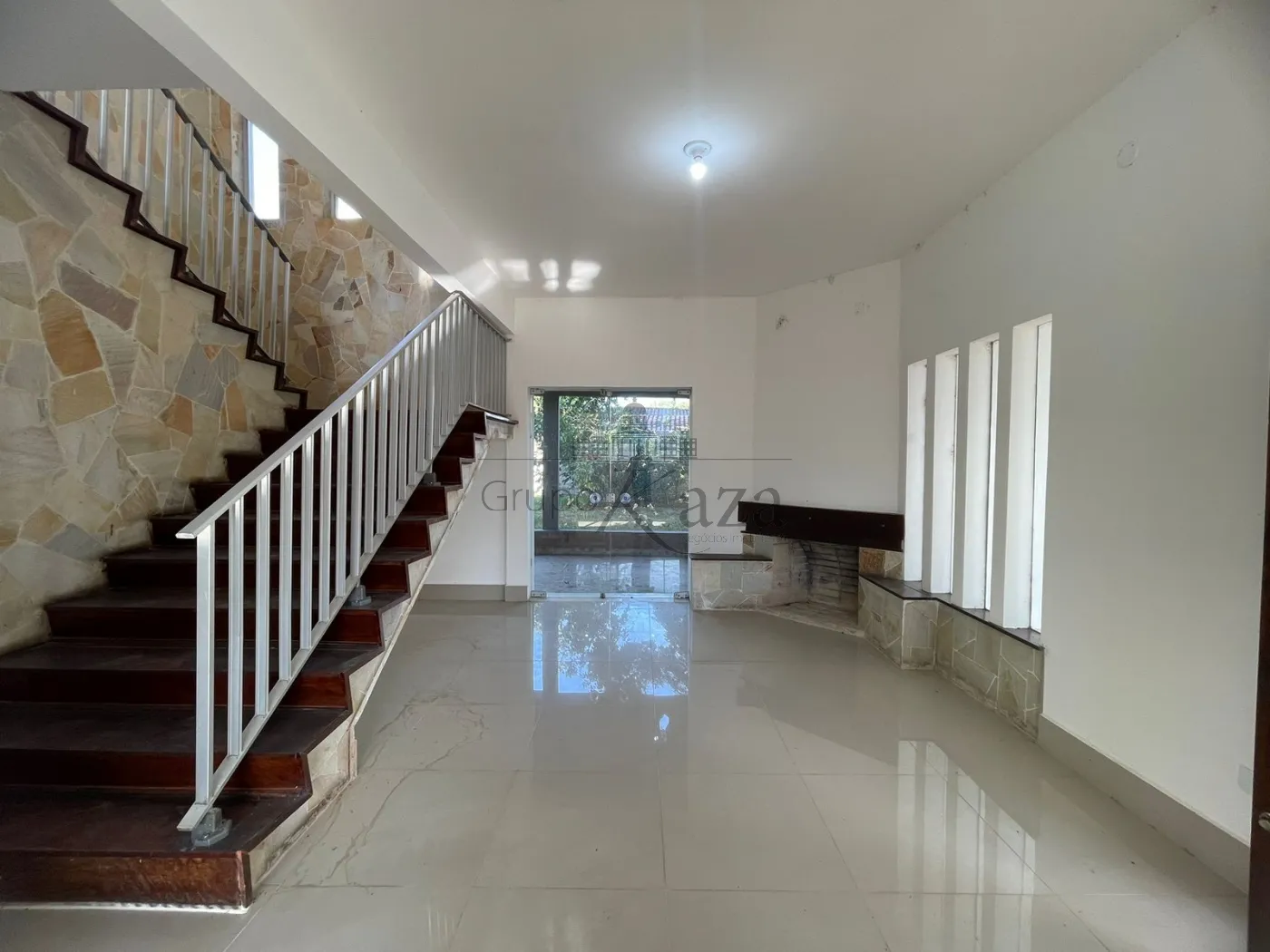 Foto 3 de Casa Sobrado em Jardim Siesta, Jacareí - imagem 3 Foto 3 de Casa Sobrado em Jardim Siesta, Jacareí - imagem 3