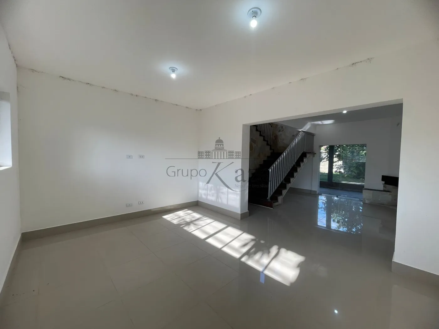 Foto 1 de Casa Sobrado em Jardim Siesta, Jacareí - imagem 1 Foto 1 de Casa Sobrado em Jardim Siesta, Jacareí - imagem 1