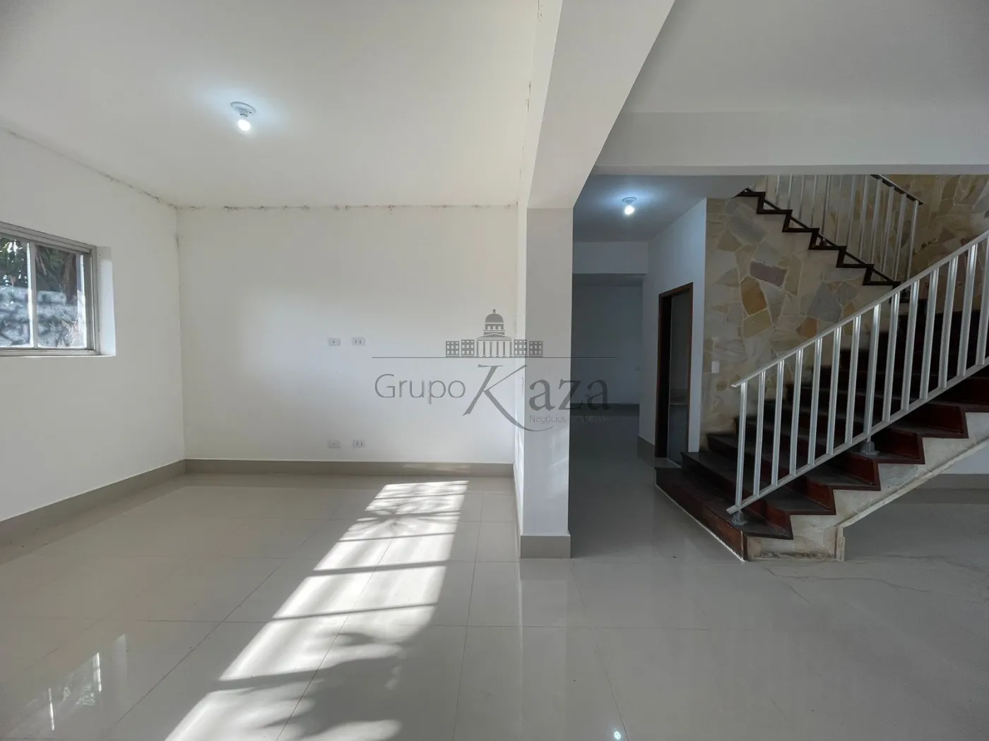 Foto 2 de Casa Sobrado em Jardim Siesta, Jacareí - imagem 2 Foto 2 de Casa Sobrado em Jardim Siesta, Jacareí - imagem 2