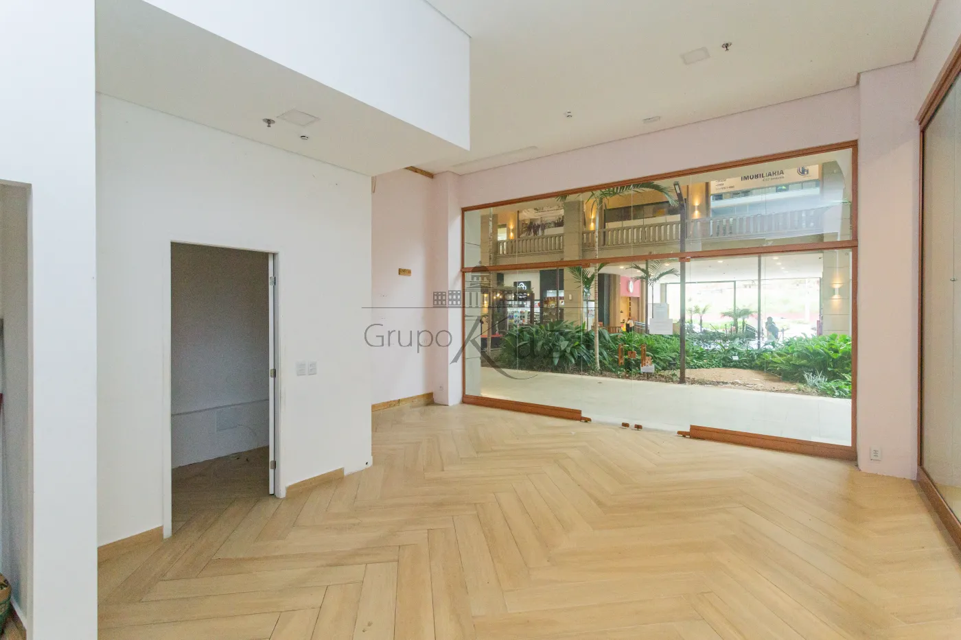 Foto 1 de Comercial Loja em condomínio comercial em Alphaville Conde II, Barueri - imagem 1 Foto 1 de Comercial Loja em condomínio comercial em Alphaville Conde II, Barueri - imagem 1