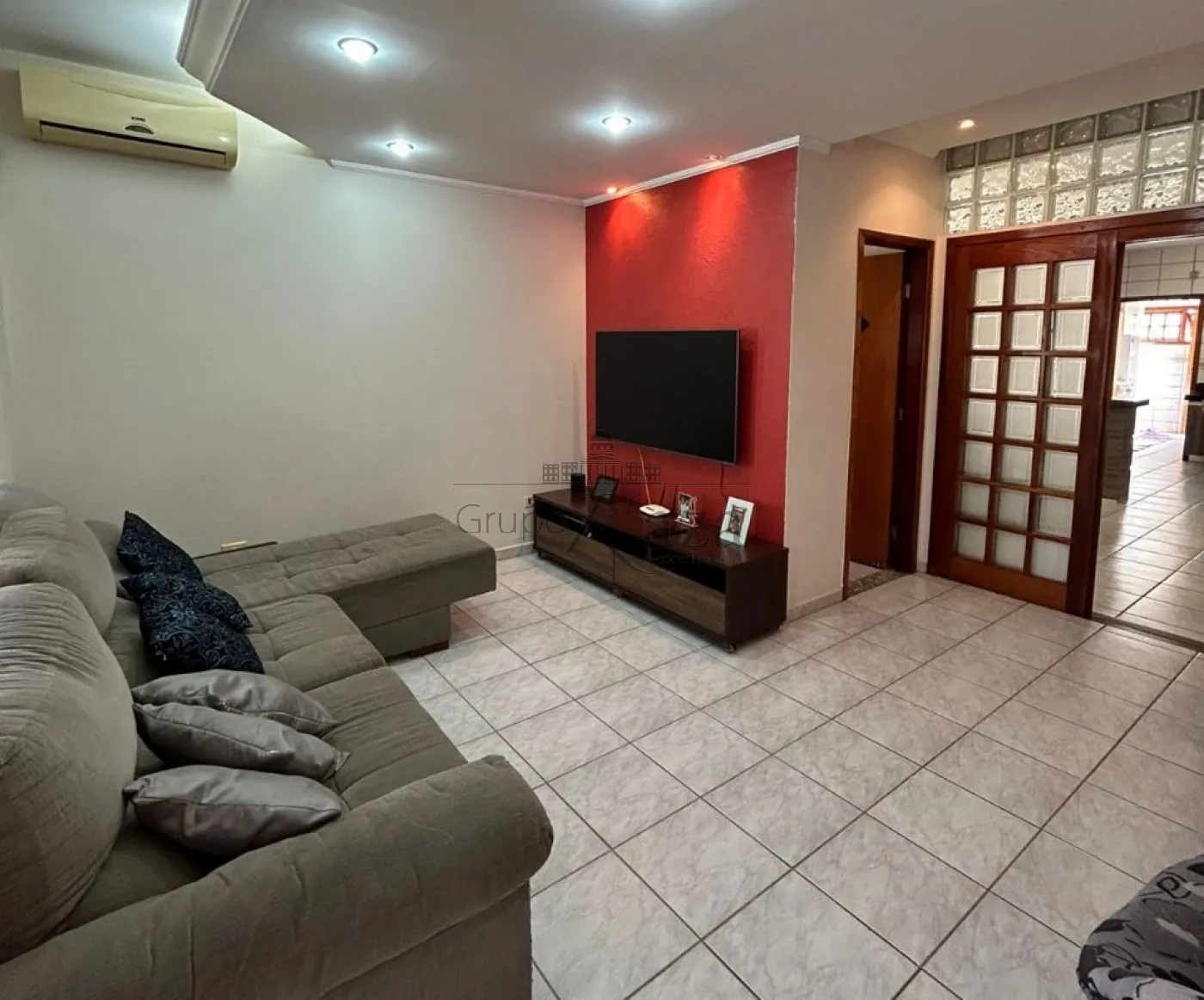 Foto 1 de Casa Padrão em Jardim Santa Maria, Jacareí - imagem 1 Foto 1 de Casa Padrão em Jardim Santa Maria, Jacareí - imagem 1