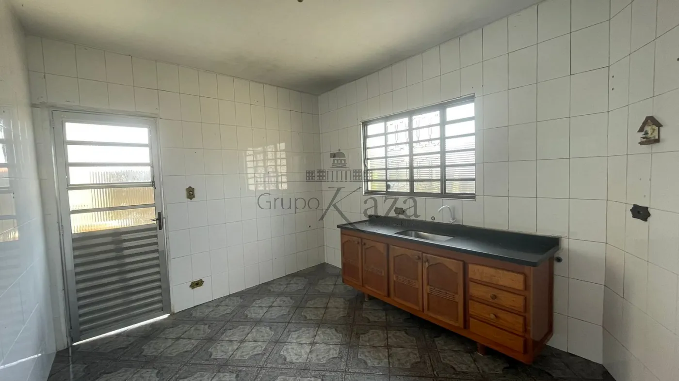 Foto 2 de Casa Padrão em Jardim Colonia, Jacareí - imagem 2 Foto 2 de Casa Padrão em Jardim Colonia, Jacareí - imagem 2