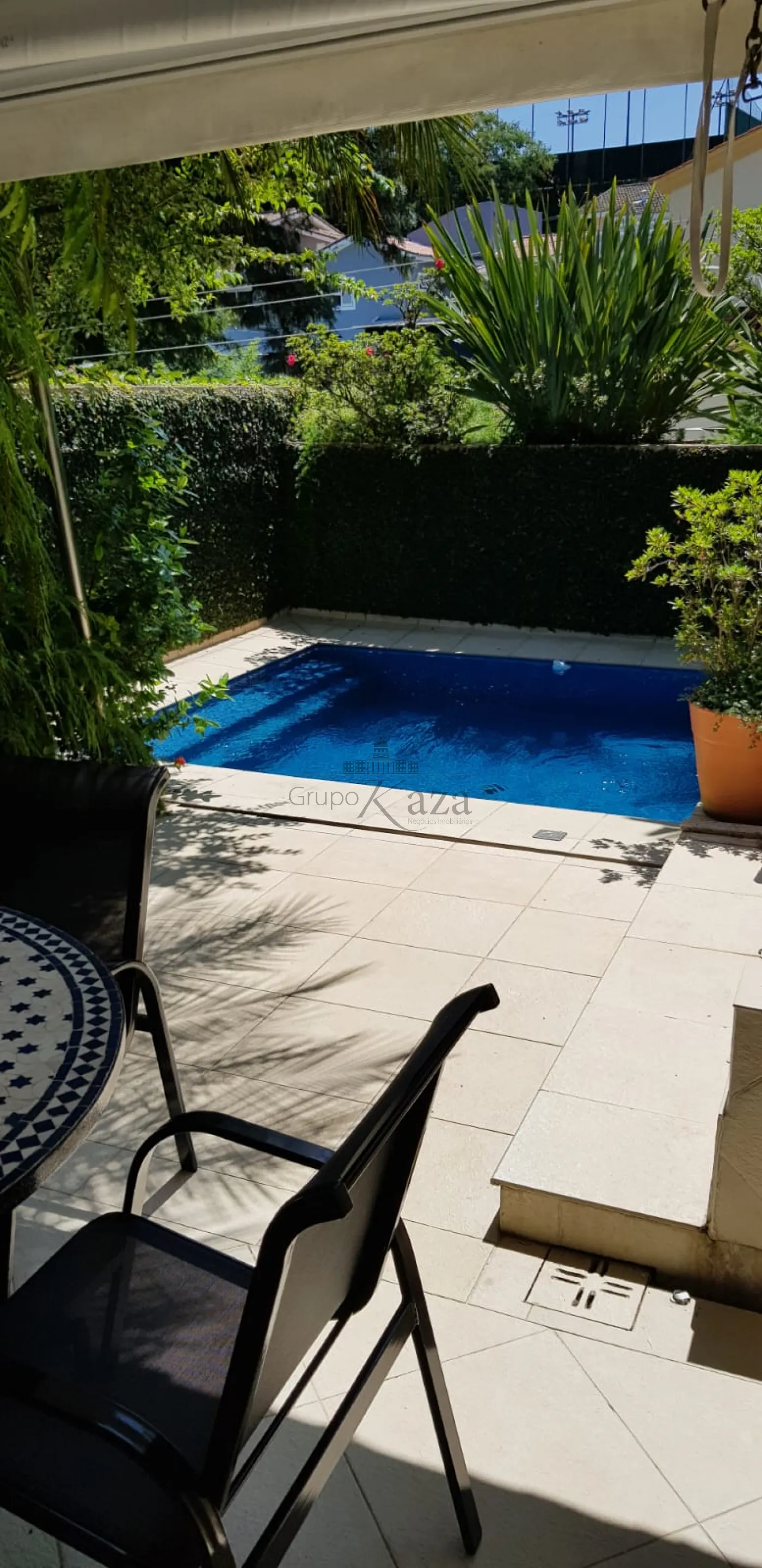 Foto 1 de Casa De Rua Fechada em Cidade Jardim, São Paulo - imagem 1 Foto 1 de Casa De Rua Fechada em Cidade Jardim, São Paulo - imagem 1