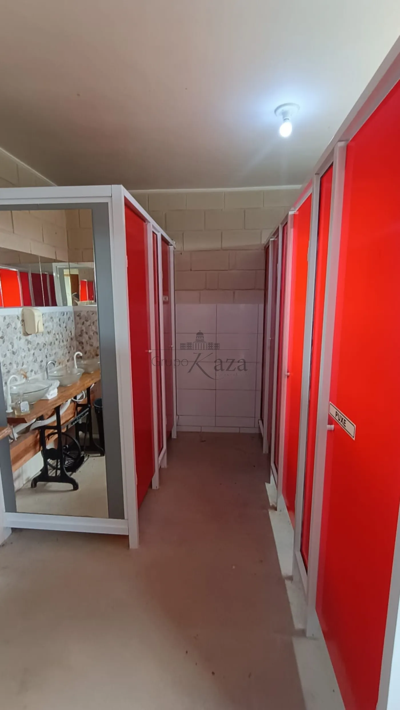 Foto 3 de Comercial Galpão em Jardim Colonia, Jacareí - imagem 3 Foto 3 de Comercial Galpão em Jardim Colonia, Jacareí - imagem 3