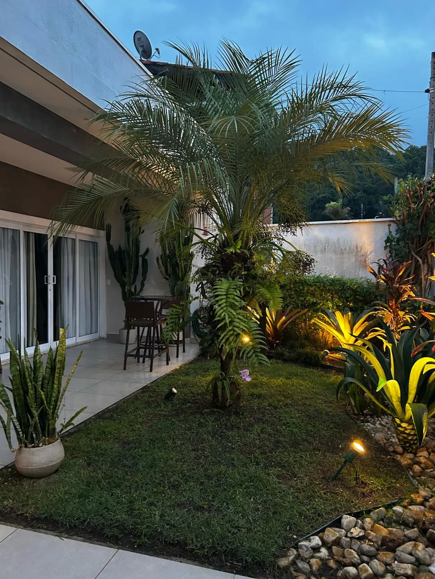 Foto 1 de Casa Casa de Vila em Jardim Califórnia, Caraguatatuba - imagem 1 Foto 1 de Casa Casa de Vila em Jardim Califórnia, Caraguatatuba - imagem 1