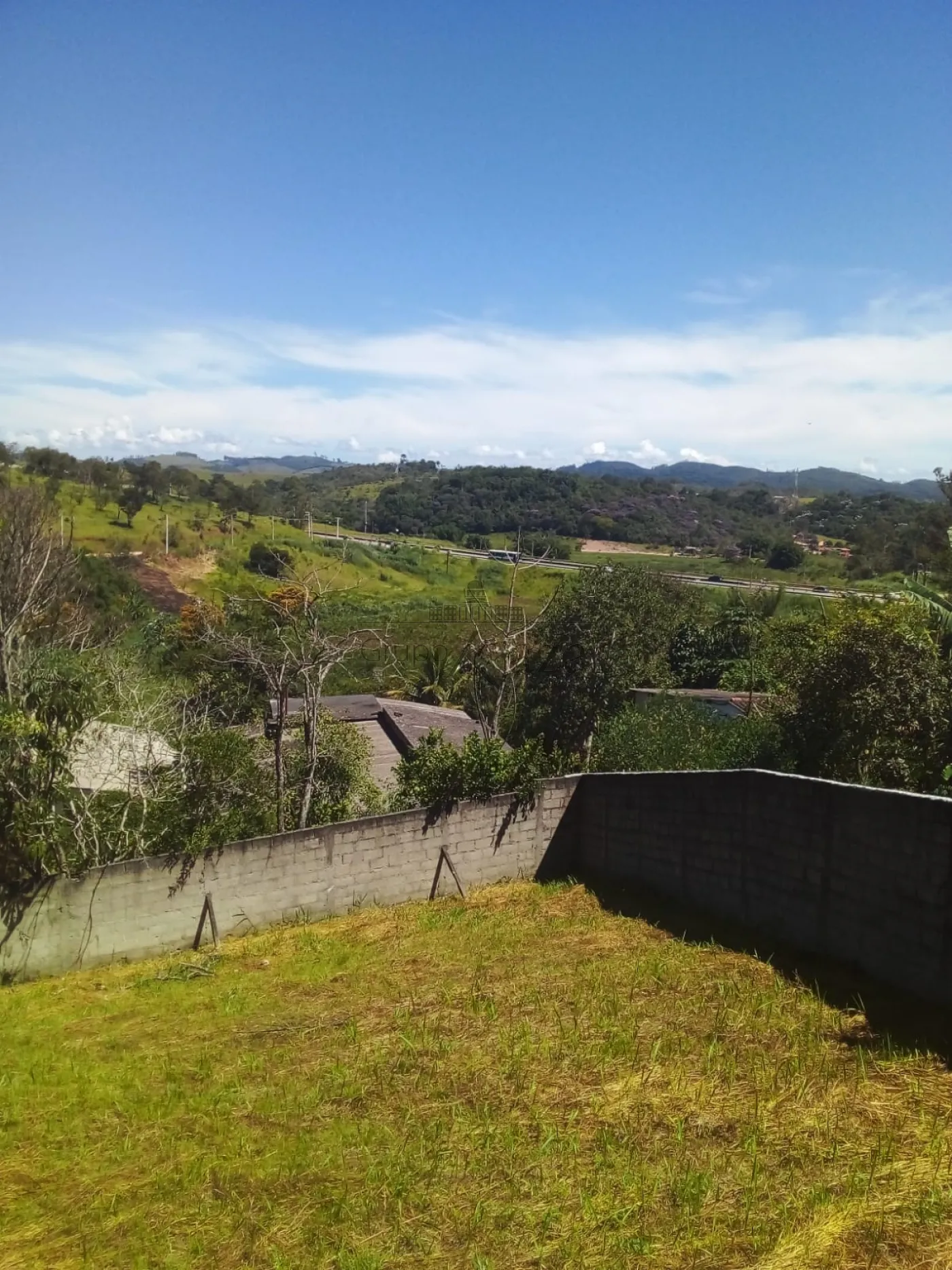 Foto 1 de Terreno Padrão em Veraneio Irajá, Jacareí - imagem 1 Foto 1 de Terreno Padrão em Veraneio Irajá, Jacareí - imagem 1