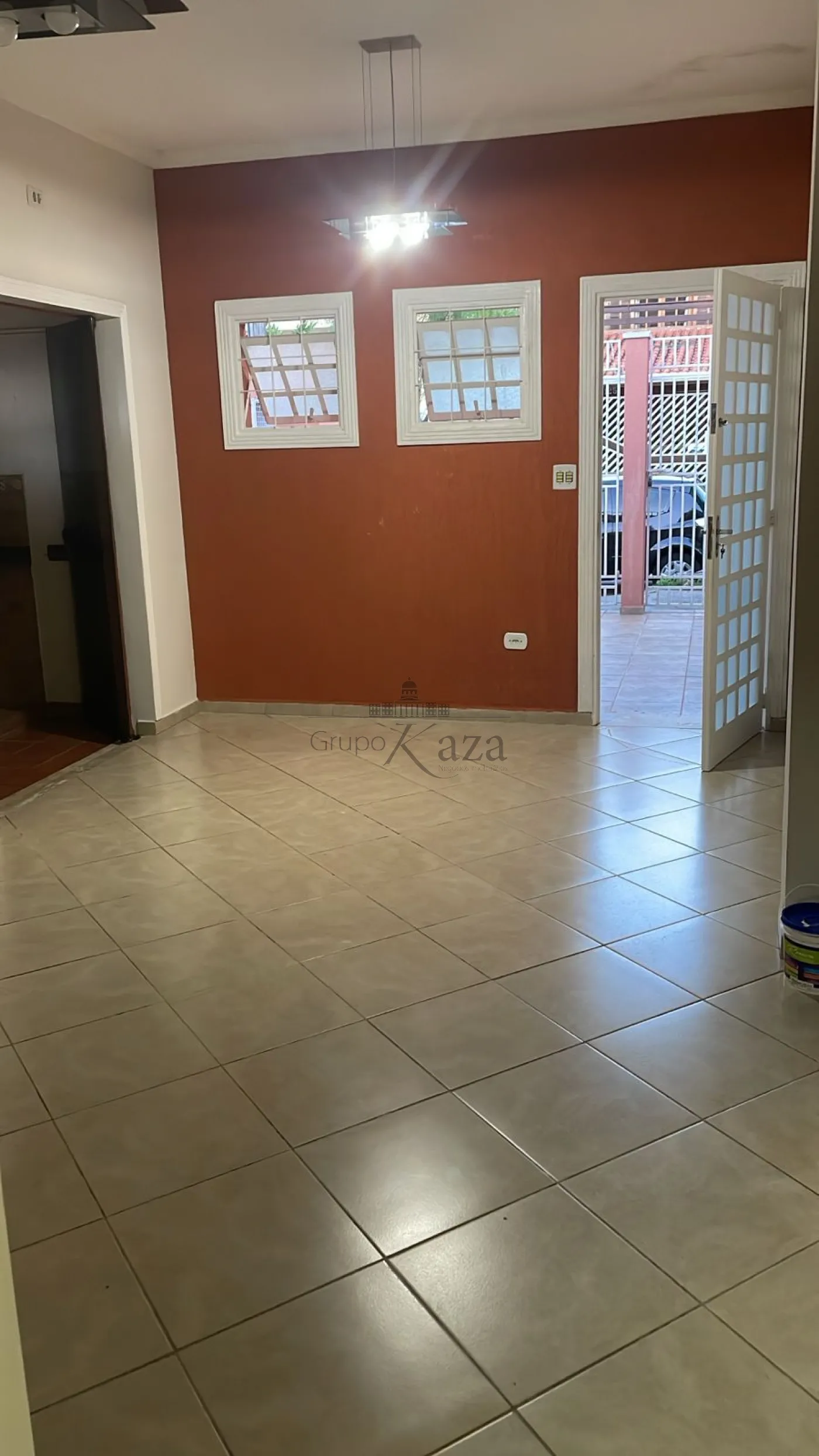 Foto 1 de Casa Padrão em Bosque dos Eucaliptos, São José dos Campos - imagem 1 Foto 1 de Casa Padrão em Bosque dos Eucaliptos, São José dos Campos - imagem 1