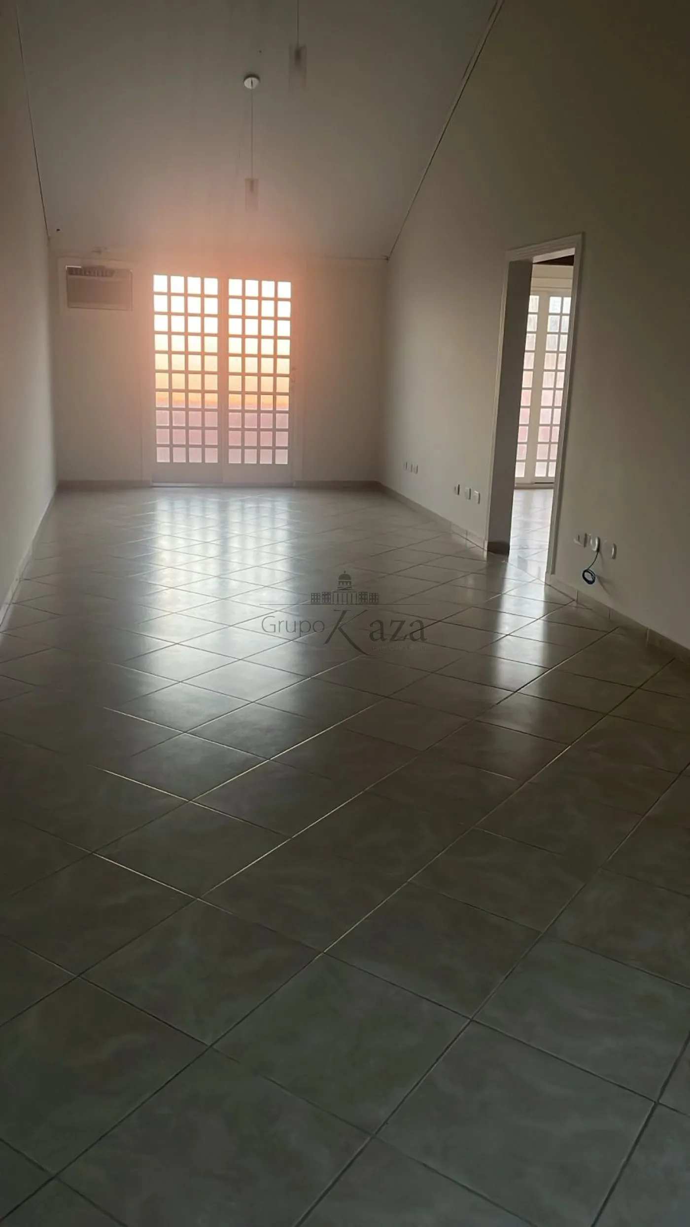 Foto 3 de Casa Padrão em Bosque dos Eucaliptos, São José dos Campos - imagem 3 Foto 3 de Casa Padrão em Bosque dos Eucaliptos, São José dos Campos - imagem 3