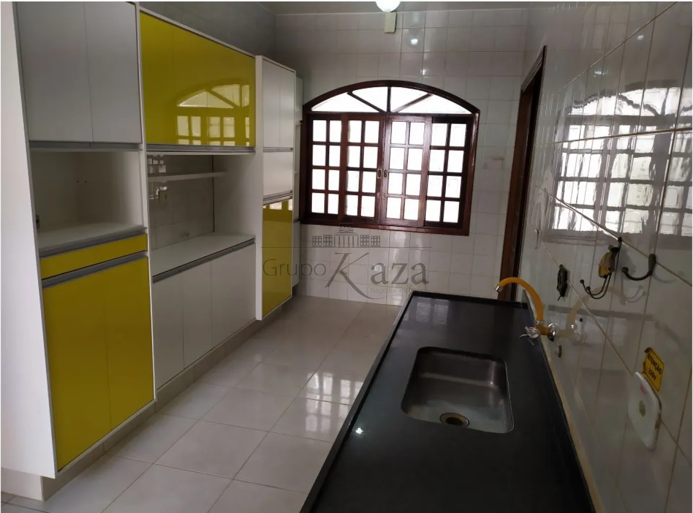 Foto 3 de Casa Padrão em Parque Brasil, Jacareí - imagem 3 Foto 3 de Casa Padrão em Parque Brasil, Jacareí - imagem 3