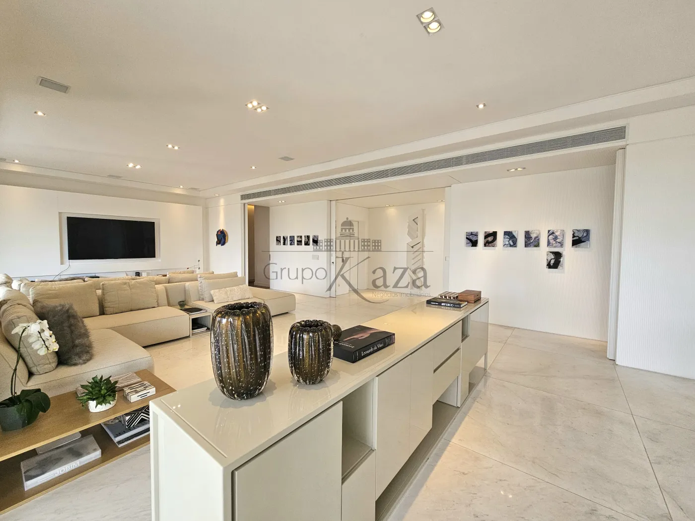 Foto 1 de Apartamento Padrão em Moema, São Paulo - imagem 1 Foto 1 de Apartamento Padrão em Moema, São Paulo - imagem 1