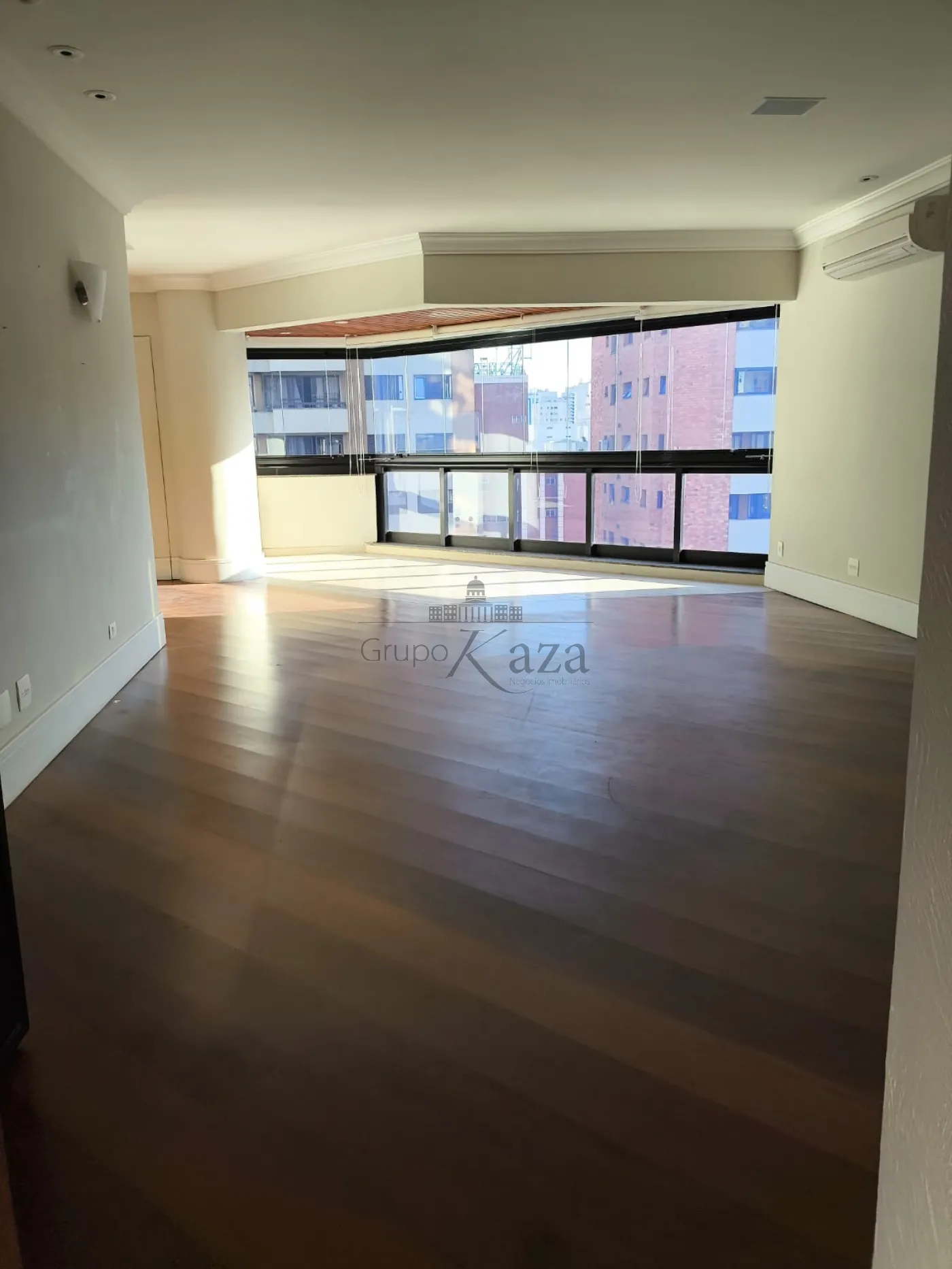 Foto 1 de Apartamento Padrão em Moema, São Paulo - imagem 1 Foto 1 de Apartamento Padrão em Moema, São Paulo - imagem 1