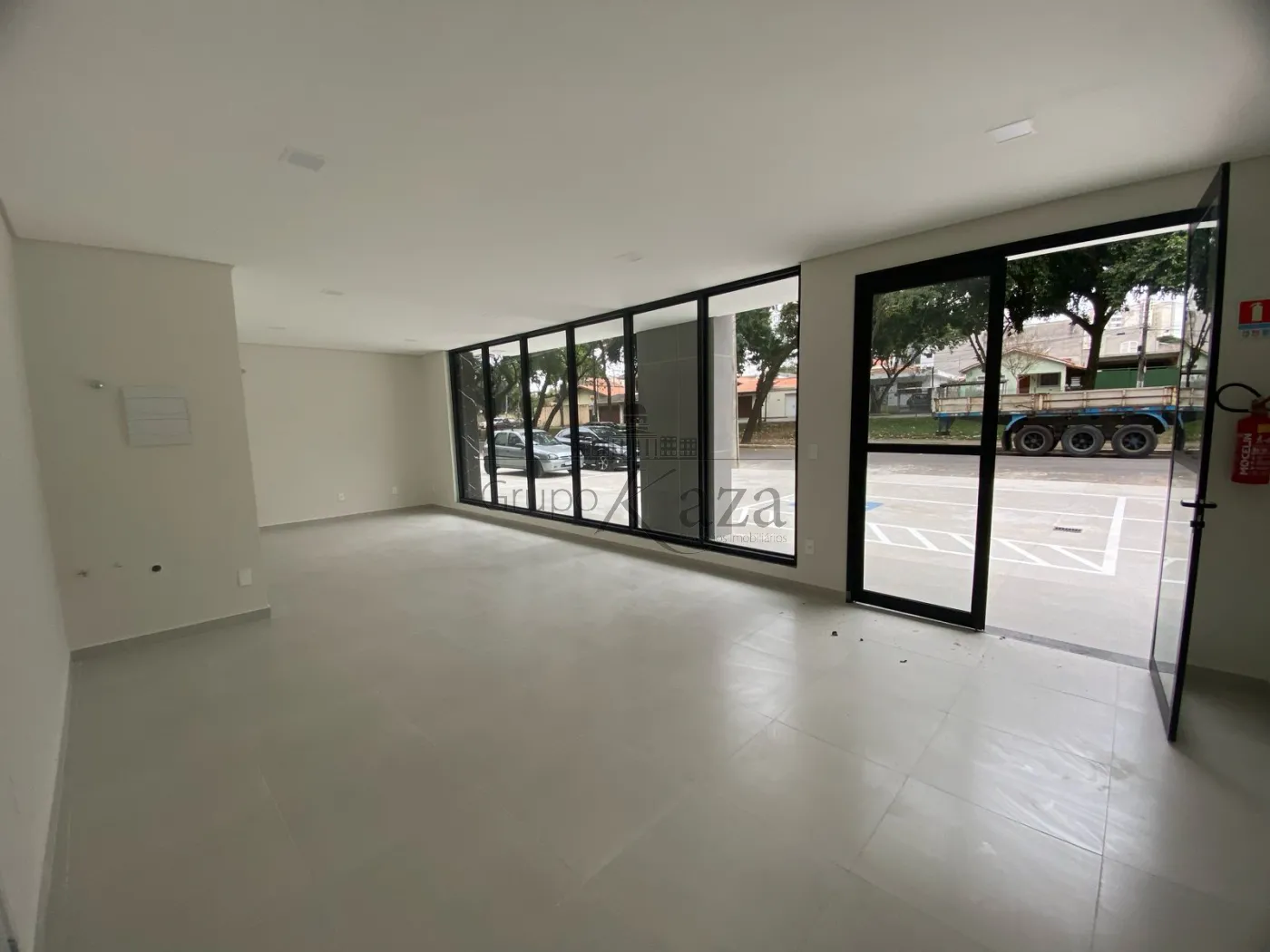 Foto 1 de Comercial Loja em condomínio comercial em Parque Industrial, São José dos Campos - imagem 1 Foto 1 de Comercial Loja em condomínio comercial em Parque Industrial, São José dos Campos - imagem 1