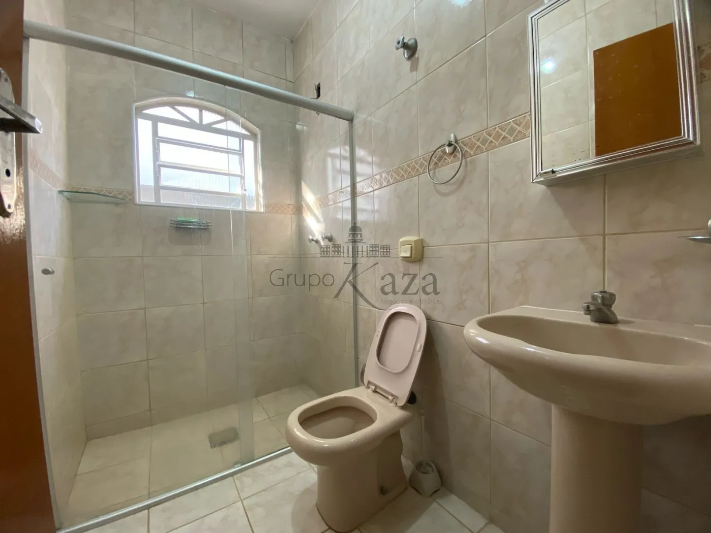 Foto 24 de Casa Padrão em Jardim Uirá, São José dos Campos - imagem 24