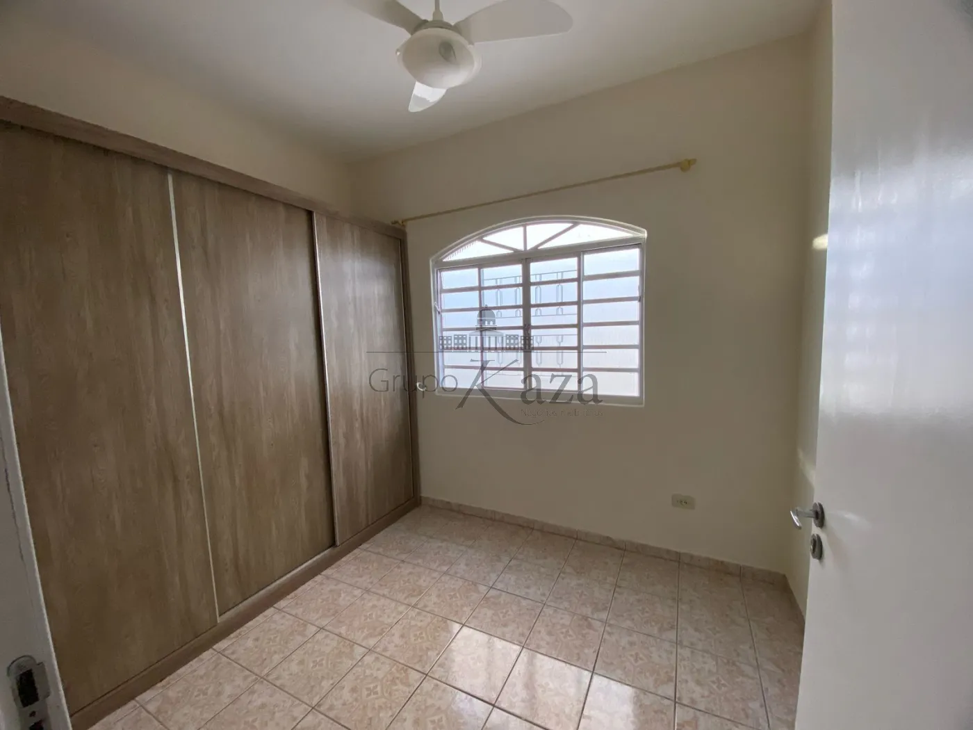 Foto 23 de Casa Padrão em Jardim Uirá, São José dos Campos - imagem 23