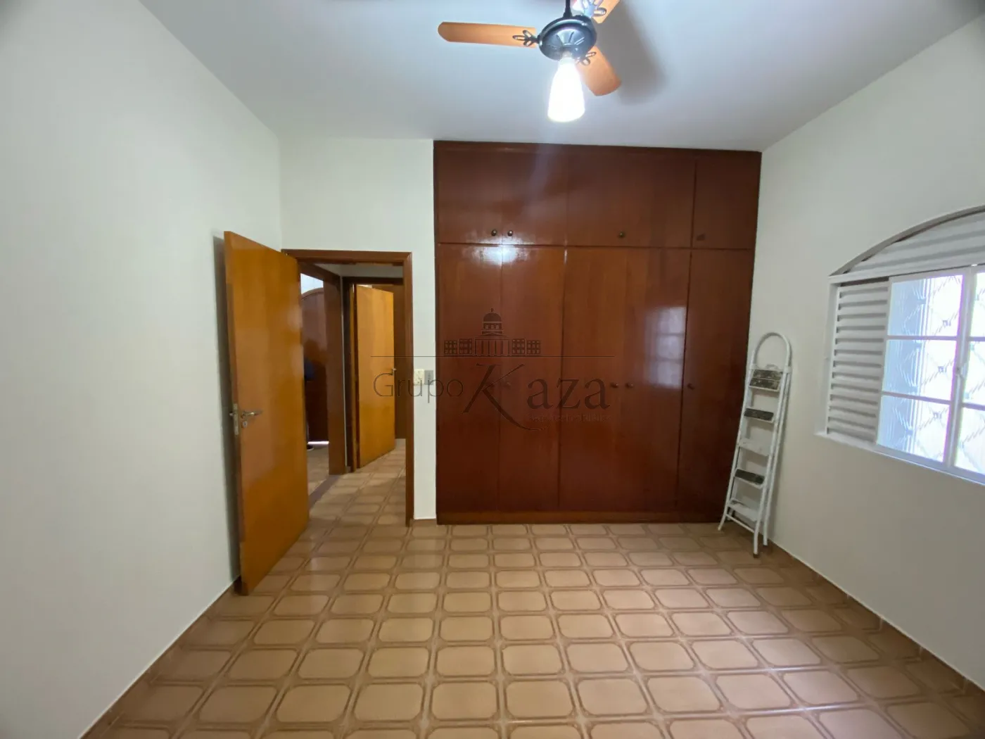 Foto 7 de Casa Padrão em Jardim Uirá, São José dos Campos - imagem 7