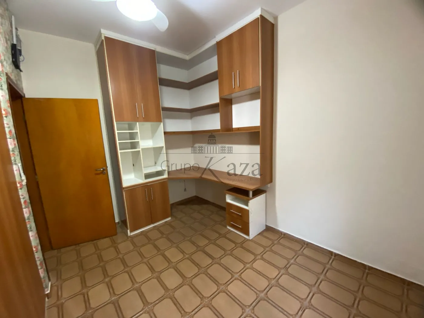 Foto 11 de Casa Padrão em Jardim Uirá, São José dos Campos - imagem 11