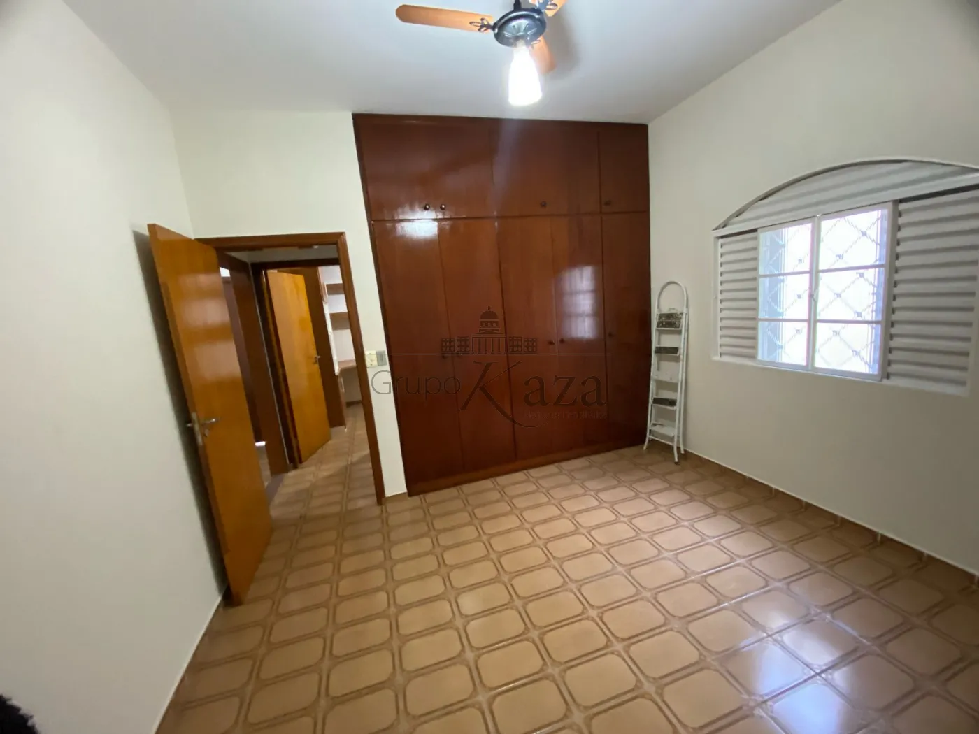 Foto 8 de Casa Padrão em Jardim Uirá, São José dos Campos - imagem 8