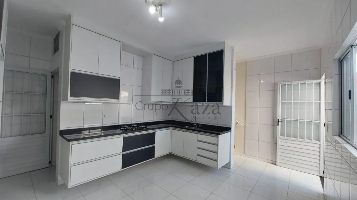 Foto 4 de Casa Sobrado em Jardim Ismênia, São José dos Campos - imagem 4