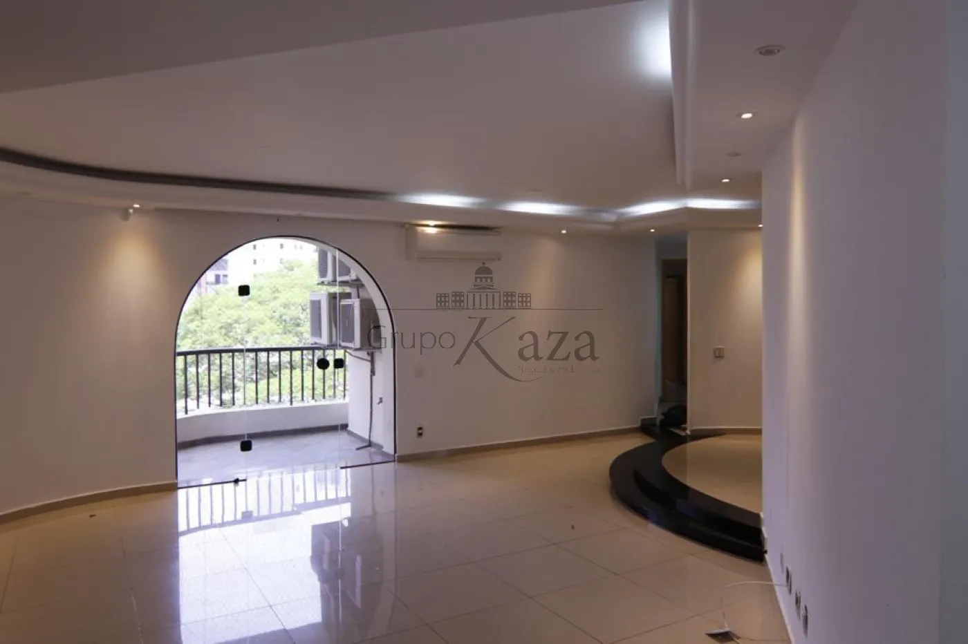 Foto 1 de Apartamento Padrão em Moema, São Paulo - imagem 1 Foto 1 de Apartamento Padrão em Moema, São Paulo - imagem 1