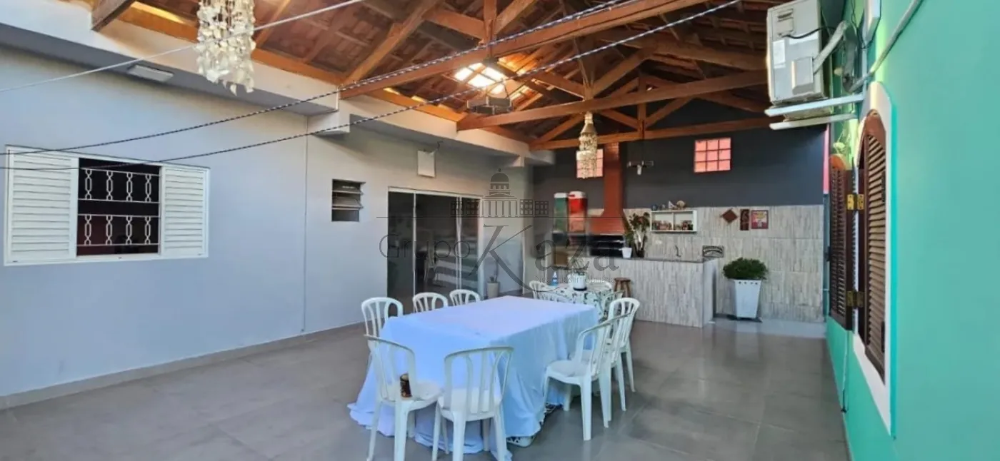 Foto 8 de Casa Padrão em Jardim Portugal, São José dos Campos - imagem 8