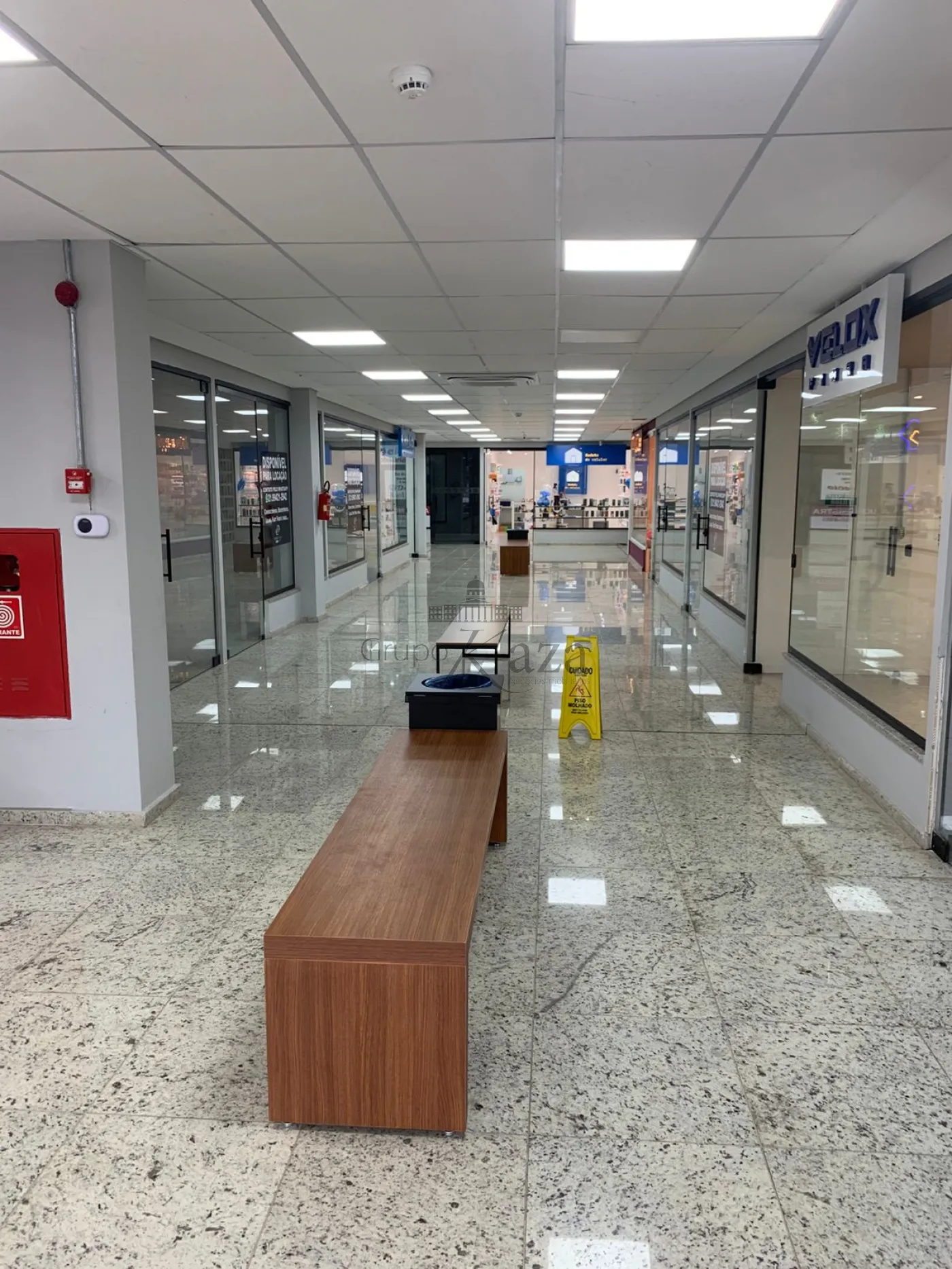 Foto 2 de Comercial Loja em condomínio comercial em Putim, São José dos Campos - imagem 2 Foto 2 de Comercial Loja em condomínio comercial em Putim, São José dos Campos - imagem 2