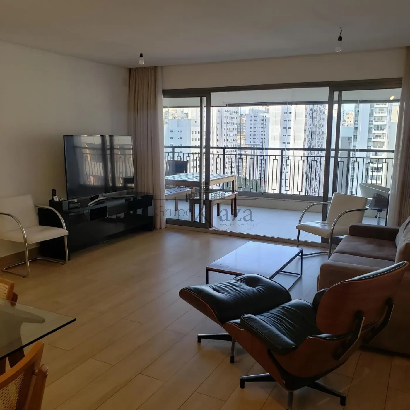 Foto 1 de Apartamento Padrão em Moema, São Paulo - imagem 1 Foto 1 de Apartamento Padrão em Moema, São Paulo - imagem 1