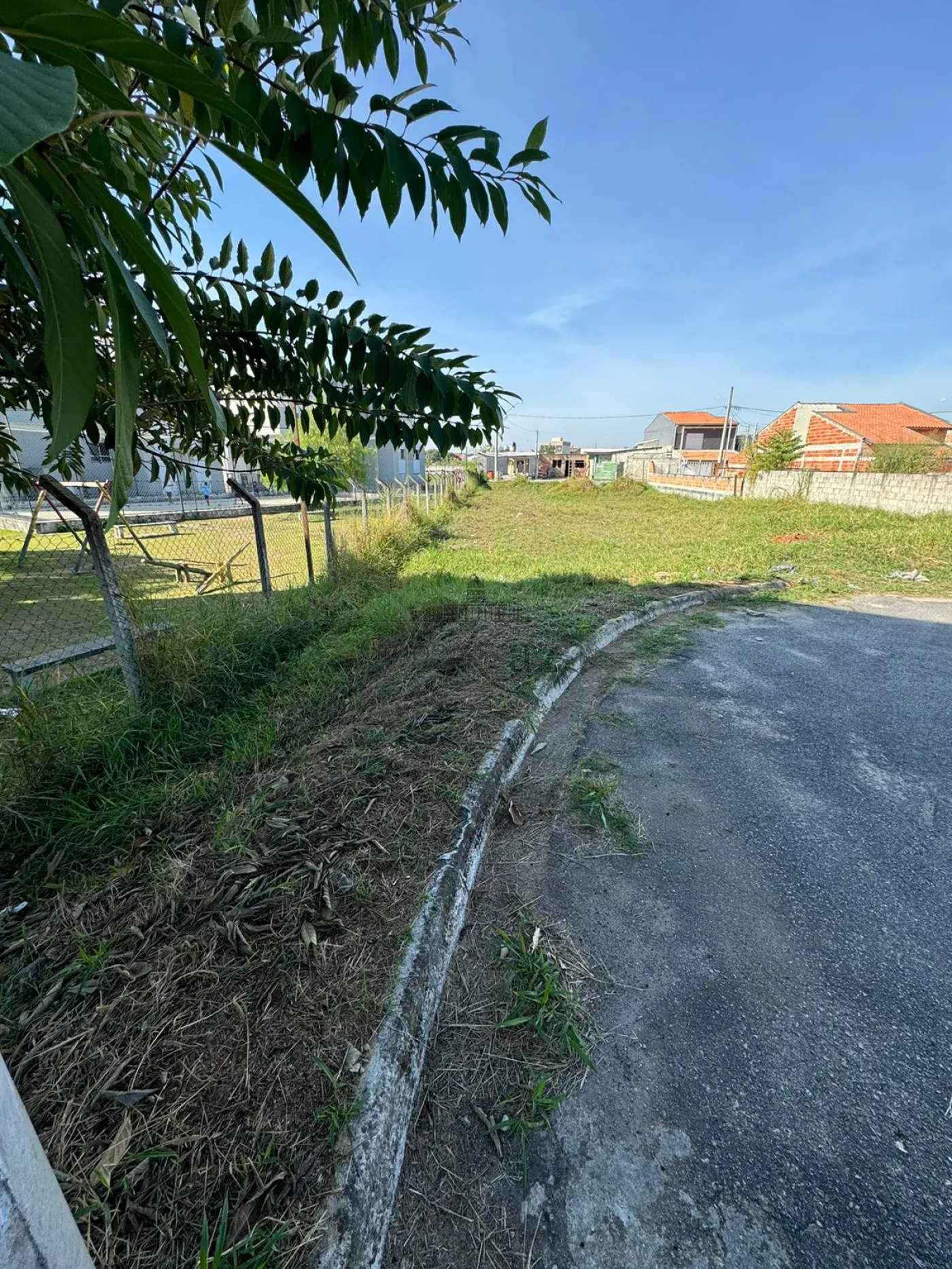 Foto 2 de Terreno Padrão em Residencial Jardim Imperial, Taubaté - imagem 2 Foto 2 de Terreno Padrão em Residencial Jardim Imperial, Taubaté - imagem 2