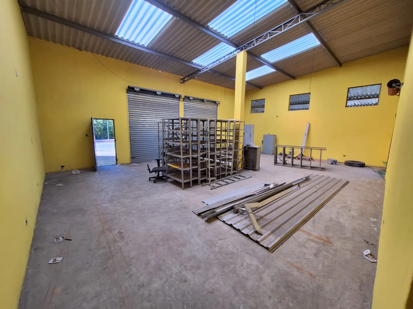 Foto 1 de Comercial Galpão em Conjunto Habitacional Marinho, Jacareí - imagem 1 Foto 1 de Comercial Galpão em Conjunto Habitacional Marinho, Jacareí - imagem 1