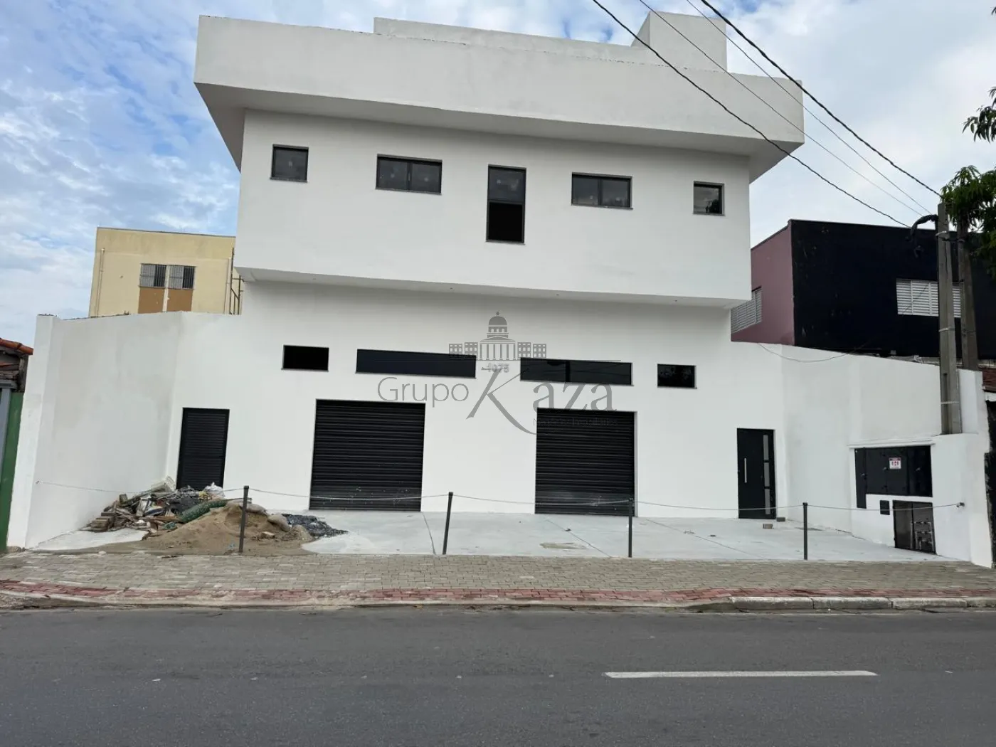 Frente do Imóvel- Locação do Térreo D e E Frente do Imóvel- Locação do Térreo D e E