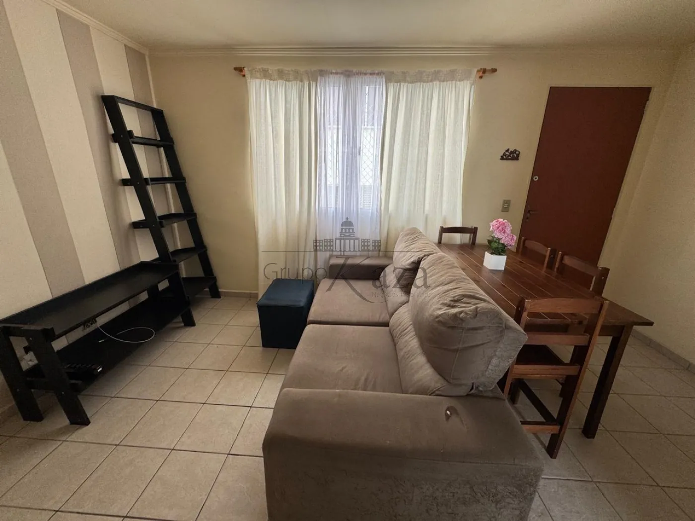 Sala com 2 ambientes Sala com 2 ambientes