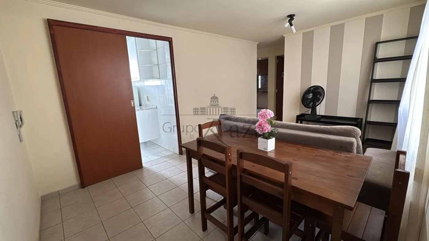 Sala com 2 ambientes Sala com 2 ambientes